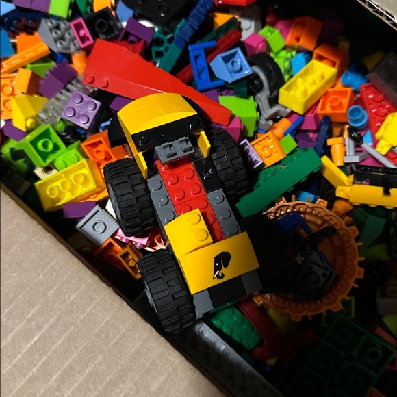 over 7 pounds of legos - Picture 4 of 4